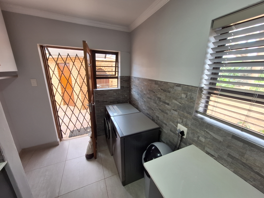 4 Bedroom Property for Sale in Wavecrest Eastern Cape